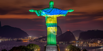 Solidariedade Global: Cristo Redentor Veste as Cores da Bandeira Ucraniana